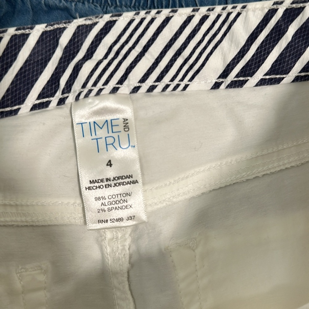 🌴 Bundle of 4 Time&Tru & Amazon Shorts Size Small - Picture 5 of 6